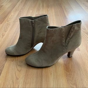 Aerosoles suede booties